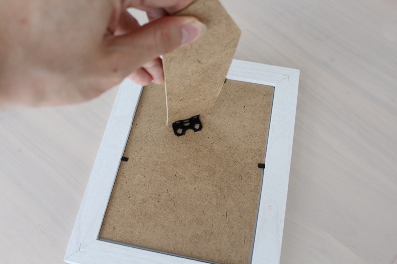 フォトフレーム_スタンドを折る_1