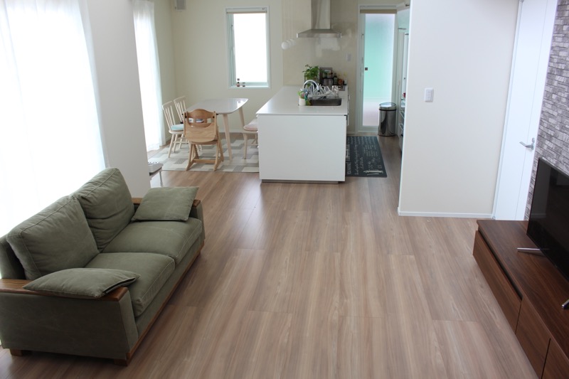 リビングからキッチンとダイニング