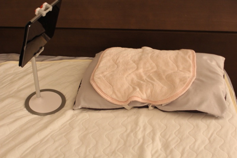 タブレットスタンド_寝ながら