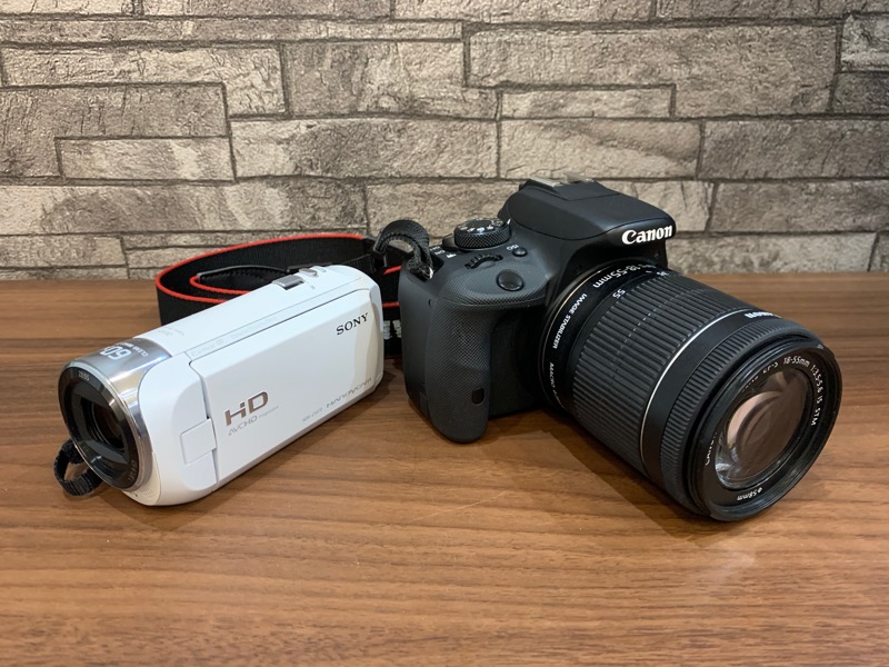 ビデオカメラと一眼レフ