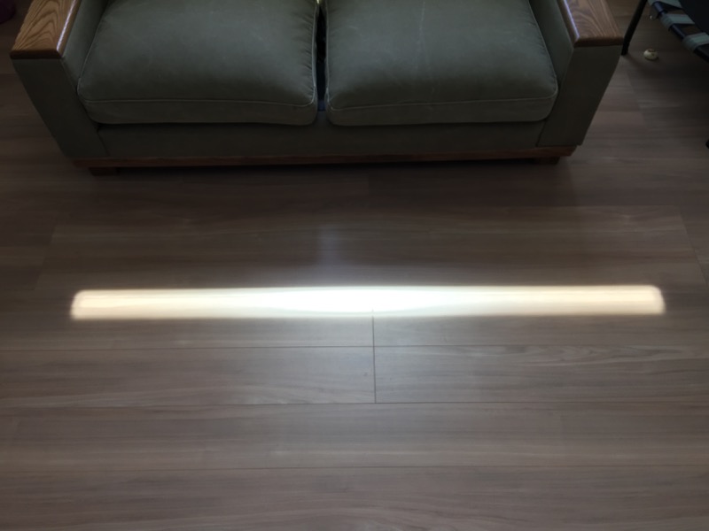 吹抜け窓からの日差し_夏の終り