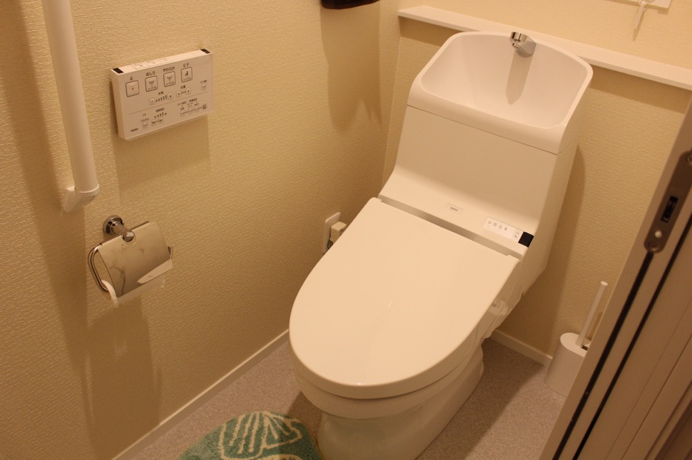 クロス_トイレ_全体_3