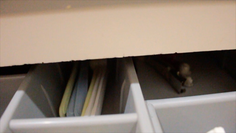 キッチンの引き出し_傷