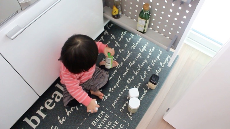 子どもいたずら_キッチン収納1