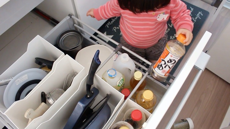 子どもいたずら_キッチン収納2