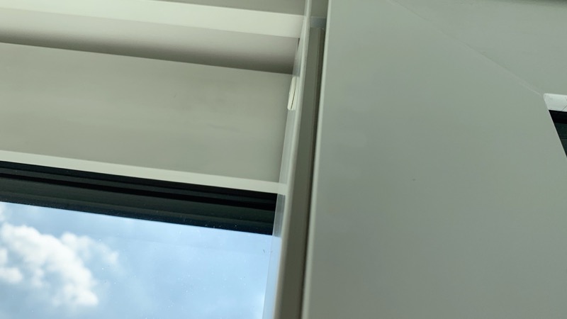 窓サッシの側面_外れる