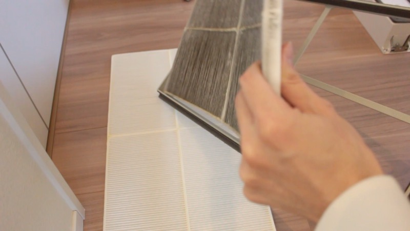 給気フィルター_枠から外す