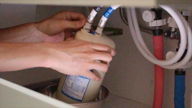 浄水カートリッジ_ホース外す