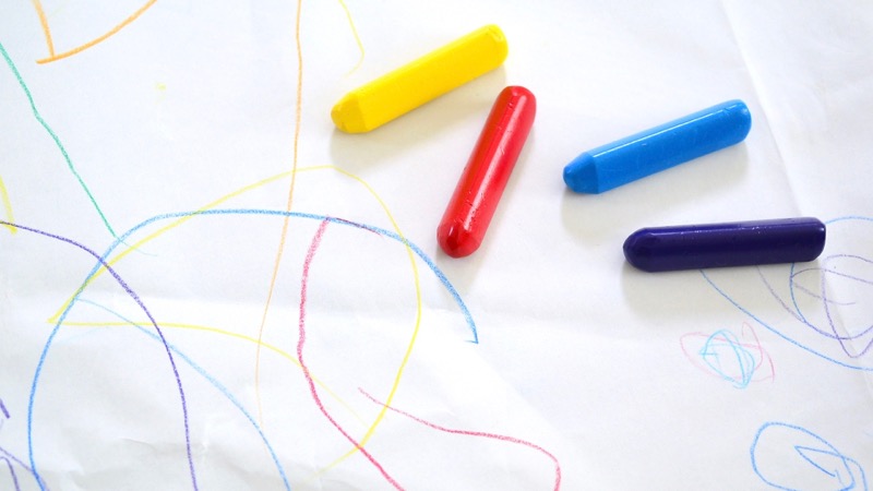 室内遊びイメージ_クレヨン_