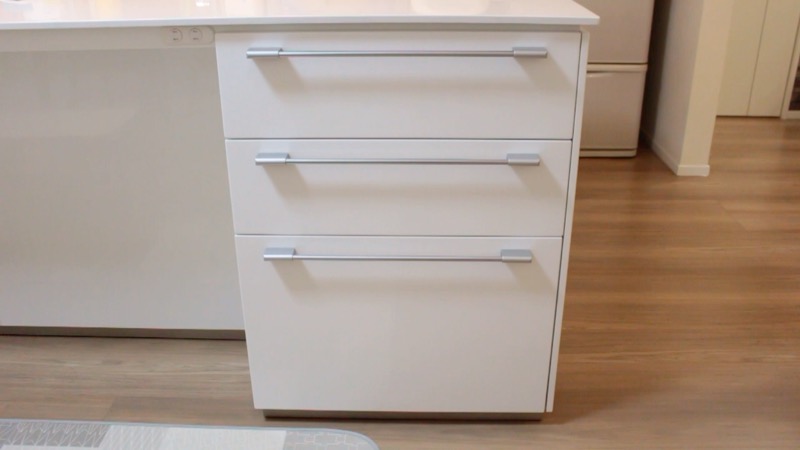 キッチンカウンター背面収納_右