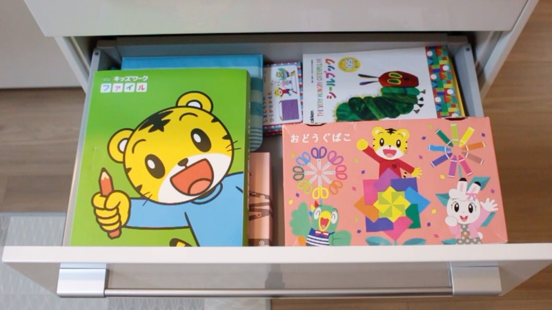 キッチンカウンター背面収納_右_真ん中