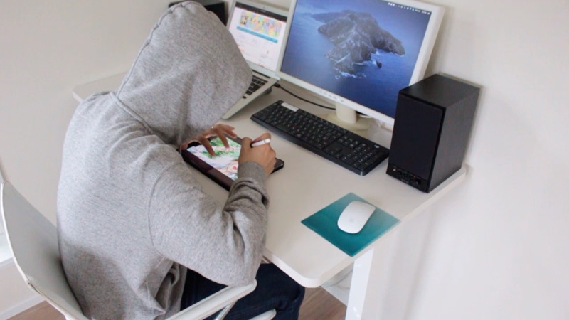 FLEXISPOT_少し高く_絵を描く