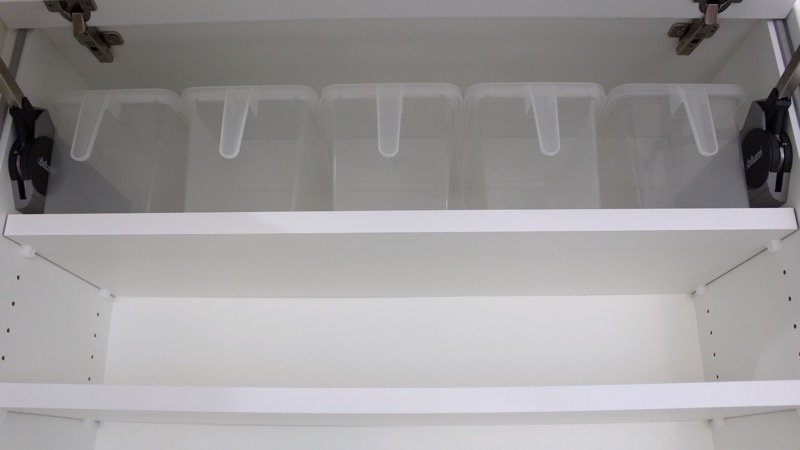 カップボード_上部収納_セリア取っ手付きケース