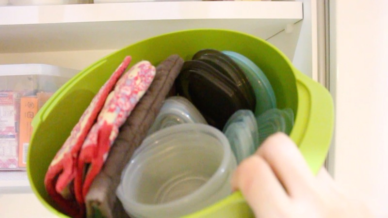 カップボード_上部左_下段_ご飯タッパー