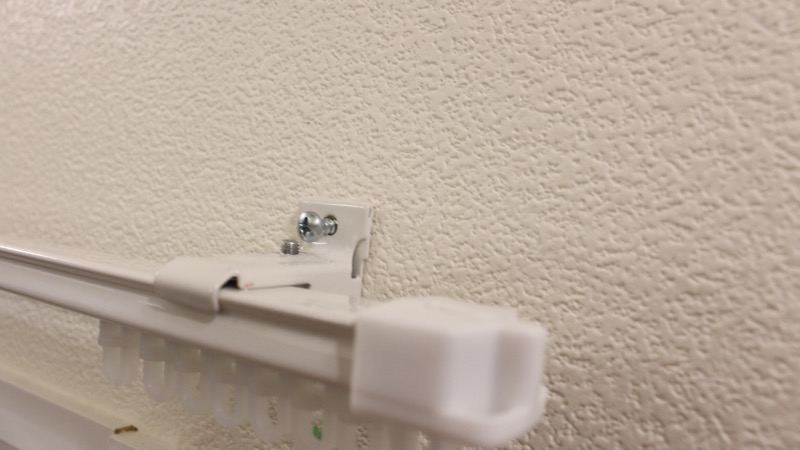 カーテンレールをつける