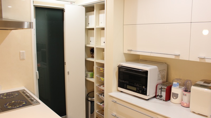 パントリー_キッチンから