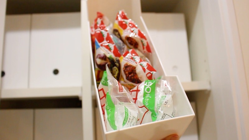 パントリー中身_右_上から1段目_左ボックス