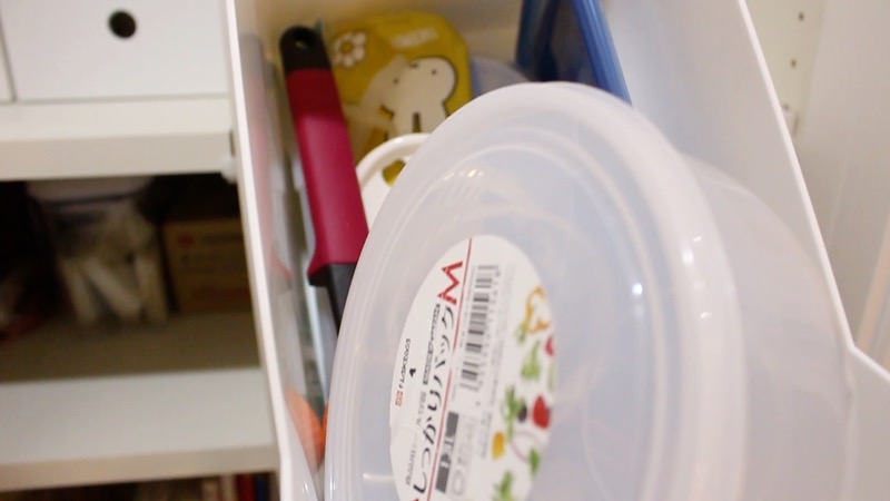 パントリー中身_右_上から2段目_左ボックス