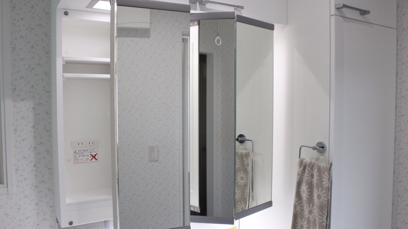 洗面台ミラー_三面鏡にできる