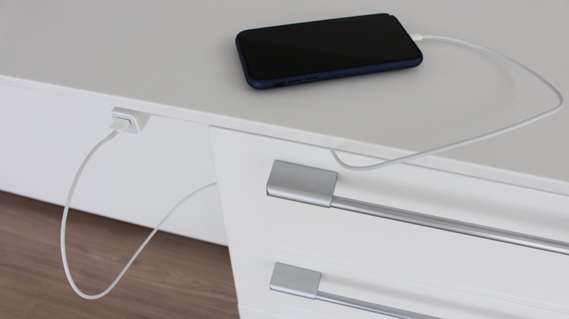 キッチン_コンセントケーブルが引き出しに挟まる