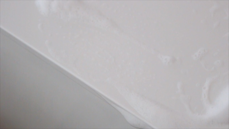 人造大理石に傷_スポンジでこすった後