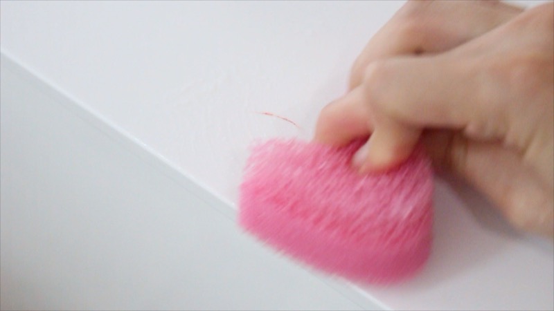 人造大理石に傷_スポンジでこする