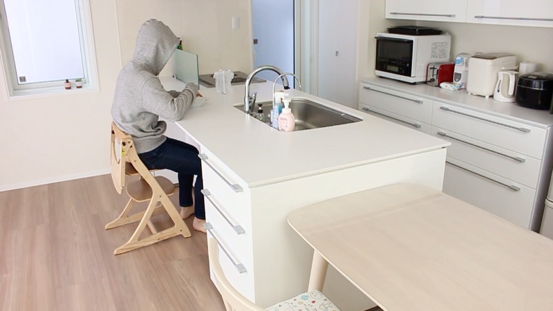 キッチンカウンターと椅子