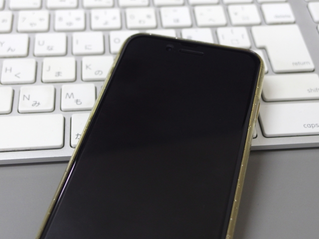 スマホとキーボード_イメージ