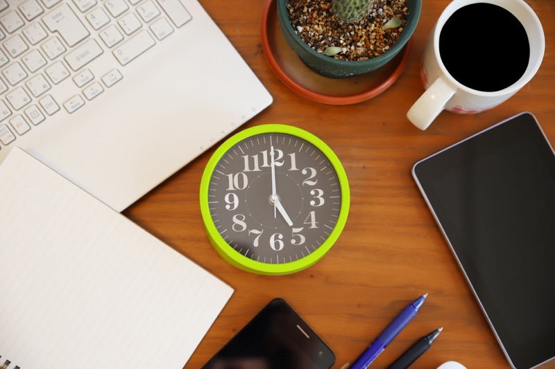 パソコンと時間_イメージ