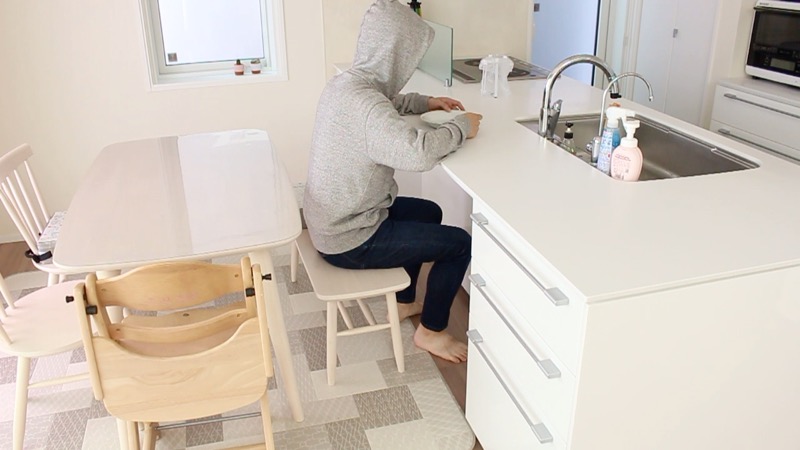 対面ダイニングの椅子でカウンター使う