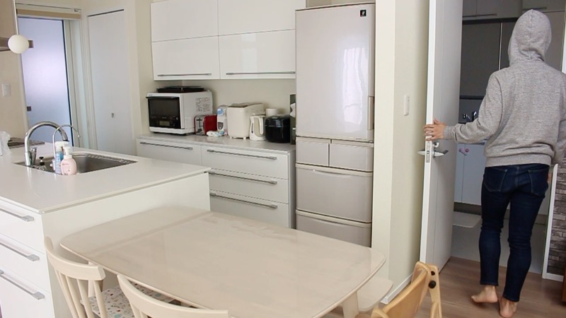 横並びダイニングとキッチンの動線と洗面所