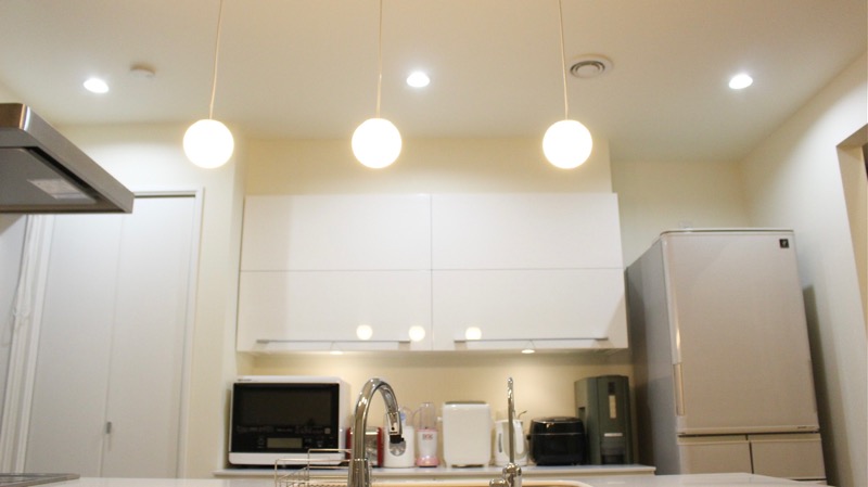 キッチン正面_天井