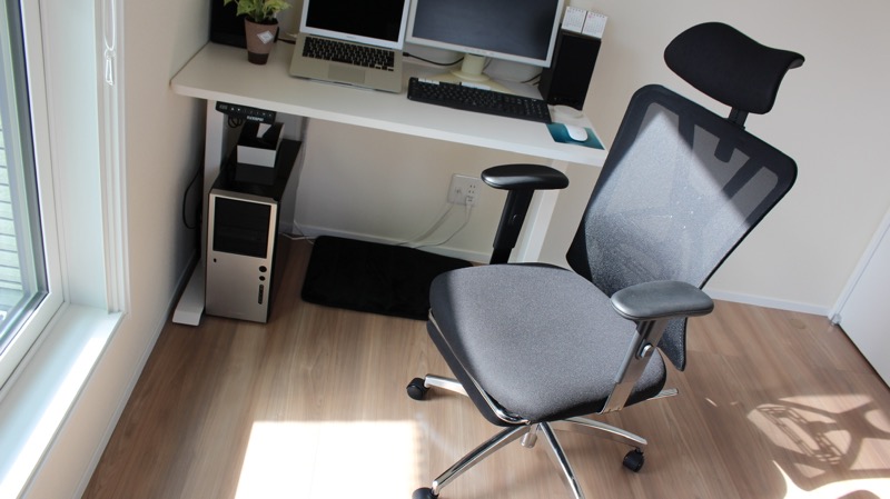 主寝室_デスクとチェア