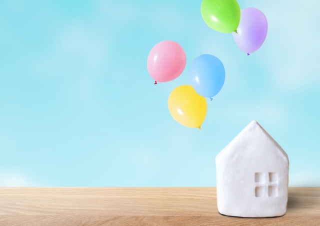 家と風船_イメージ