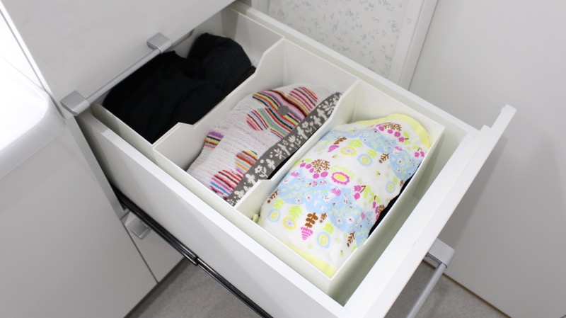 洗面台収納_右側_下から二段目