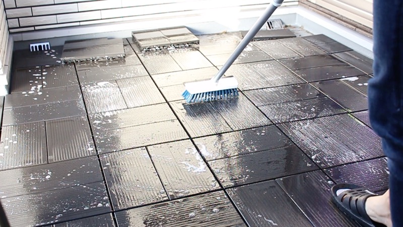 ルーフガーデン_掃除_WPC表面