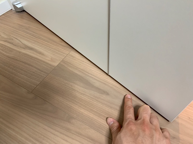 開き戸_子どもの危険_足挟む