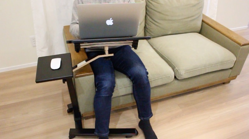 Tatkraftデスク_ソファー横から