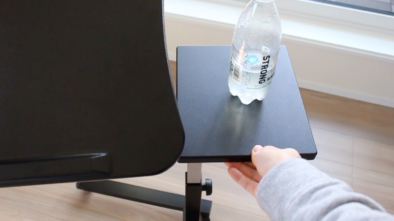 Tatkraftデスク_飲み物グラグラ