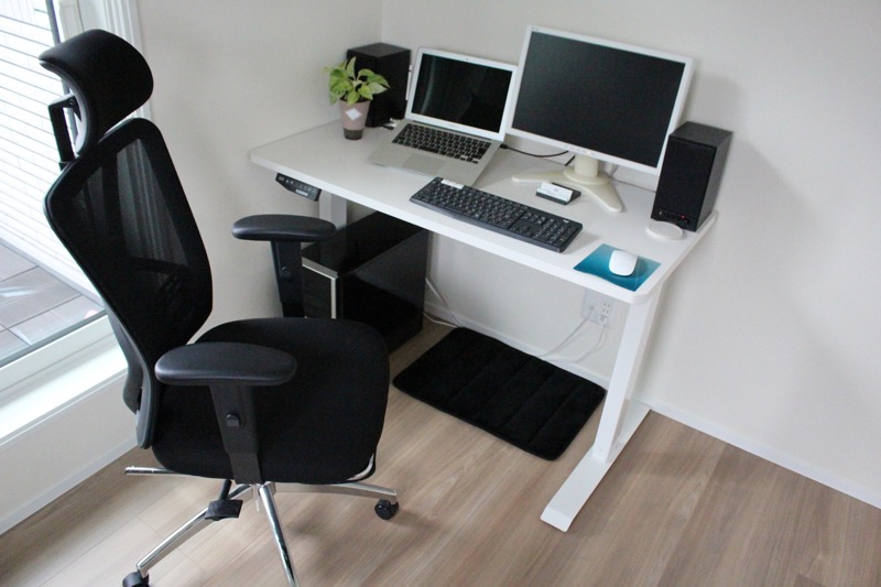 スタンディングデスクマット_座る