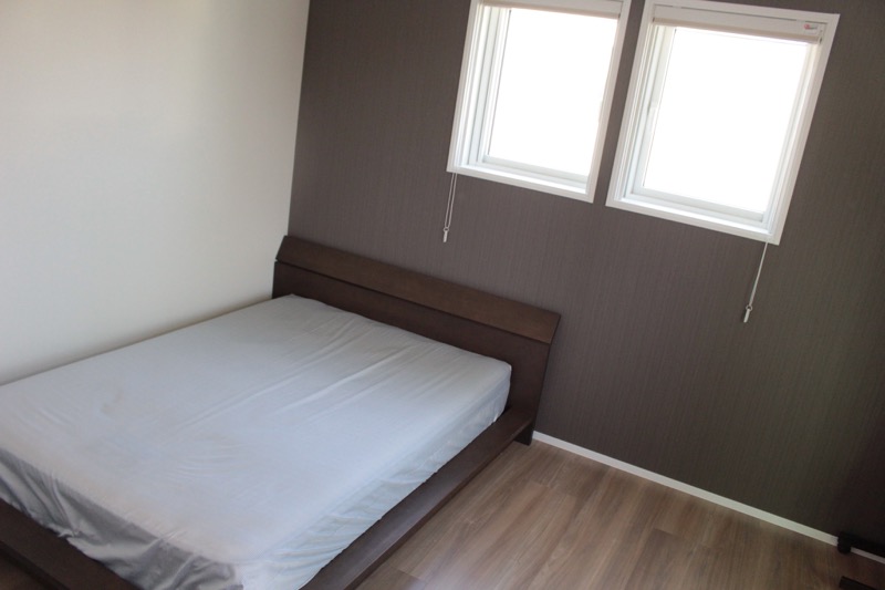 主寝室とベッド