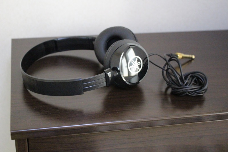 ピアノとヘッドフォン