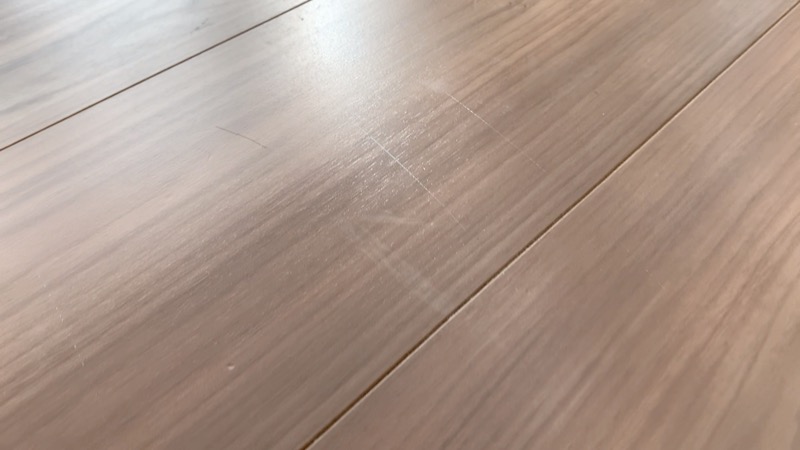 フローリングの傷_2年目_1