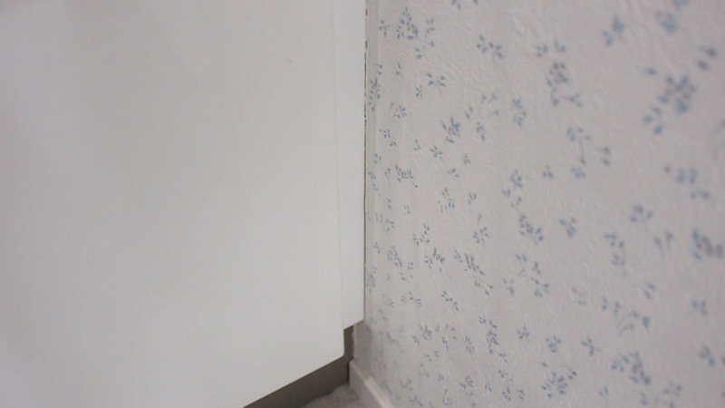 壁紙クロスの亀裂_洗面台横