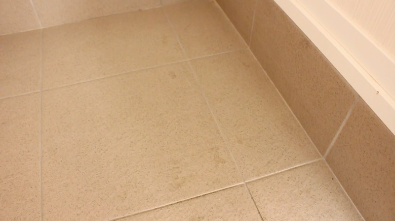 玄関タイル_掃除前3