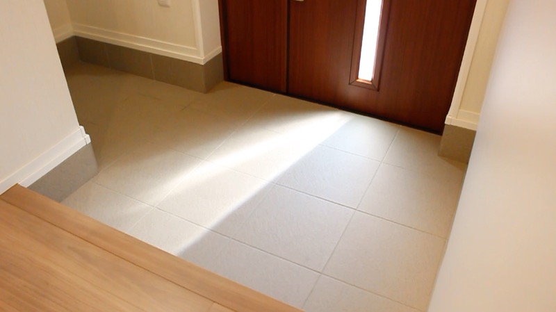 玄関タイル_掃除後1