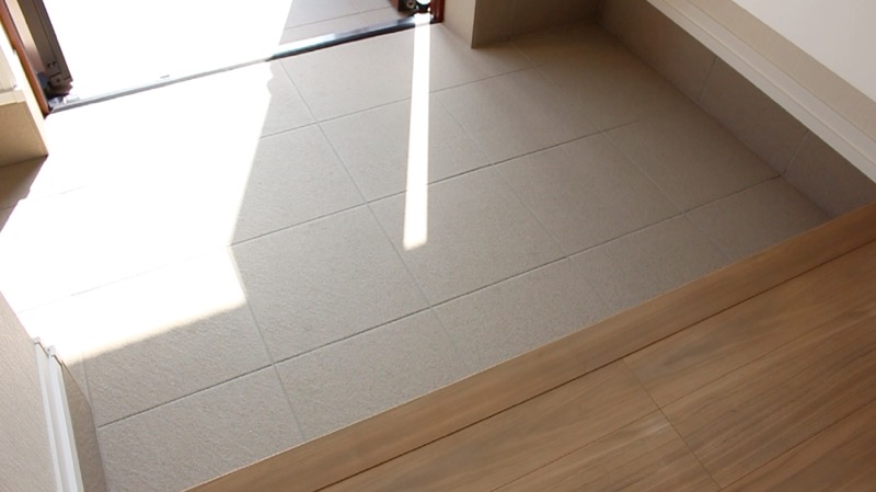 玄関タイル_掃除後2