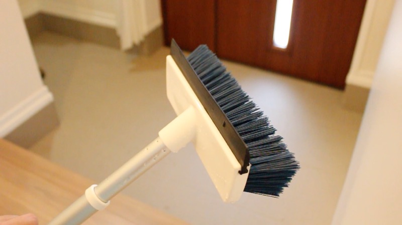 玄関タイル掃除_デッキブラシ