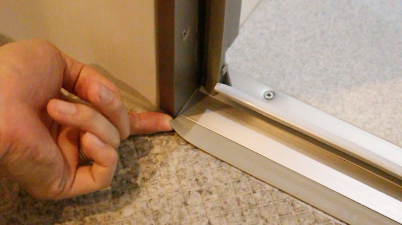 風呂_ドア下のカバー