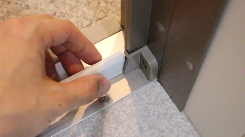 風呂_ドア下のゴム外す1